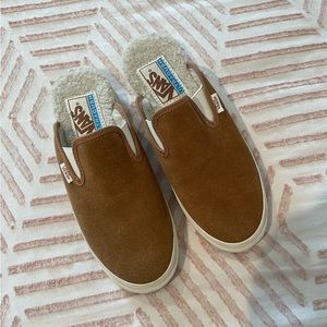 Women’s Vans Ultracrush Slip Ons • Camel Suede • Fur Lining • Worn 2 Times
